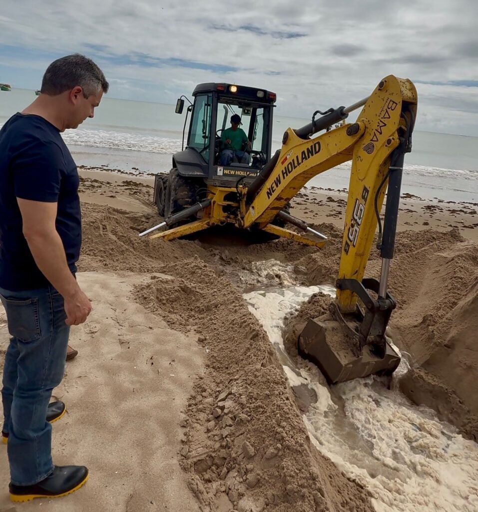 Após Maior Chuva Da História, André Coutinho Fiscaliza Obras Emergenciais E Coordena Assistência à População De Cabedelo